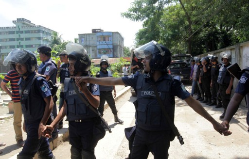 بنغلادش تطارد المتطرفين عشية زيارة كيري