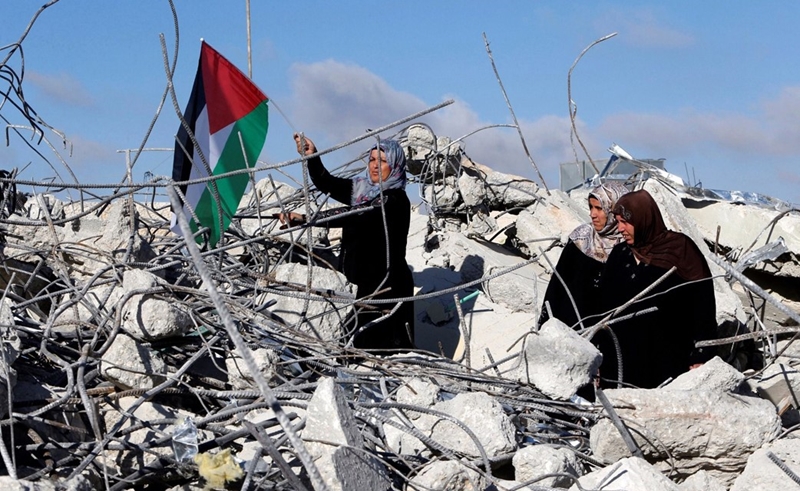 إسرائيل تدمّر منزل فلسطيني شارك في هجوم
