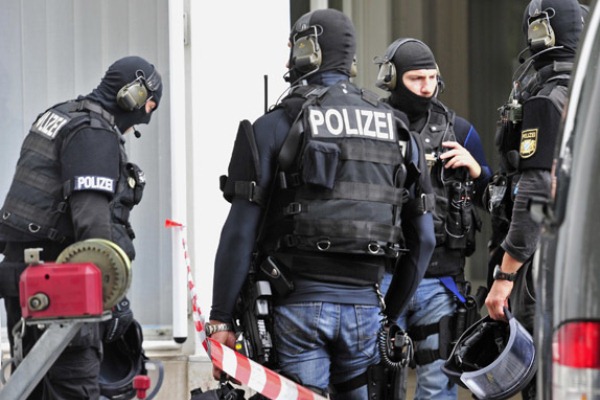 ألمانيا تنصح رعاياها بتكديس المؤن تحسبا من اعتداءات