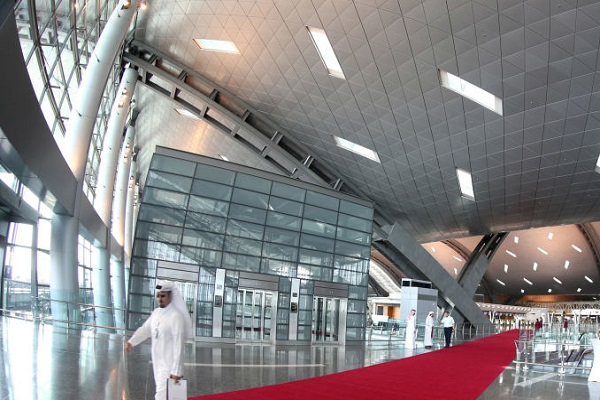 مطار الدوحة يفرض رسما على المسافرين المغادرين