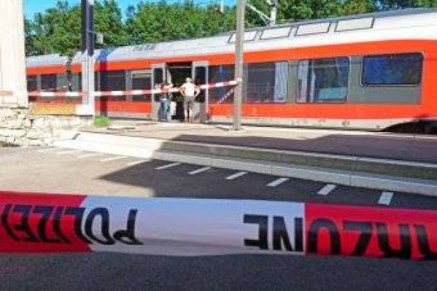 وفاة فتاة أصيبت في هجوم قطار سويسرا قبل أسبوعين