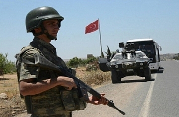 هولاند: تدخل تركيا في سوريا يهدد 