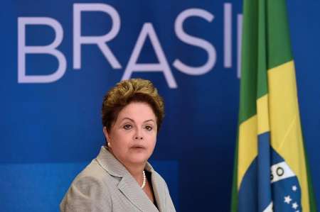 وزير برازيلي سابق يدافع عن روسيف