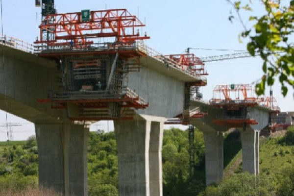 بناء جسر في ولاية بافاريا الألمانية