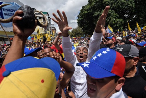 أنصار مادورو يدعون إلى تظاهرات مضادة في فنزويلا