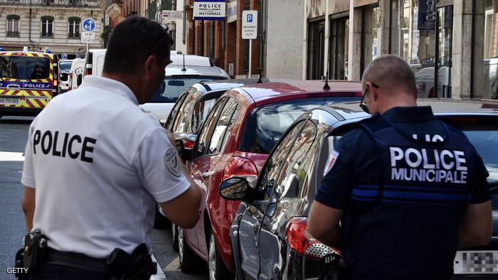 توقيف شخصين بعد العثور على قوارير غاز في سيارة بباريس