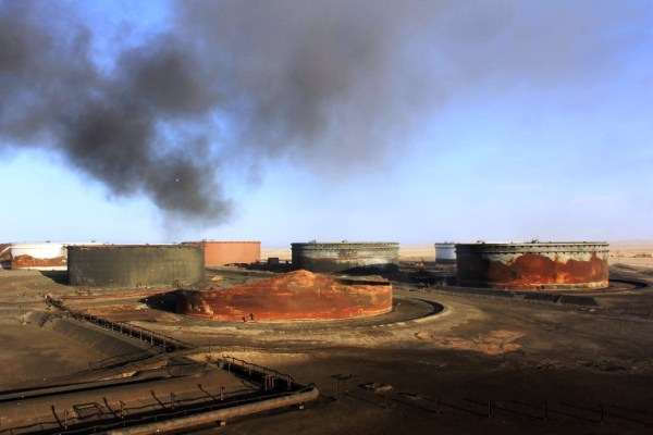 حكومة الوفاق الليبية تدعو قواتها لإستعادة الموانىء النفطية