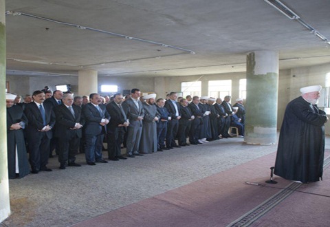 الرئيس السوري يؤدي صلاة العيد في داريا