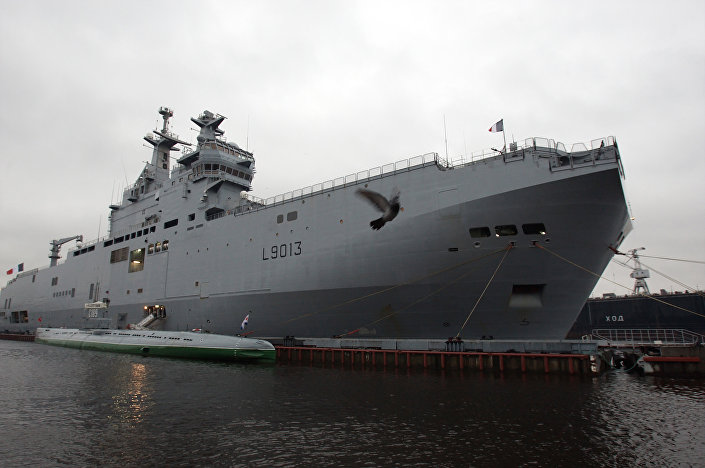 مصر تتسلم سفينة عسكرية فرنسية من نوع ميسترال
