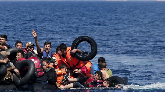 انقاذ 2300 مهاجر قبالة ليبيا