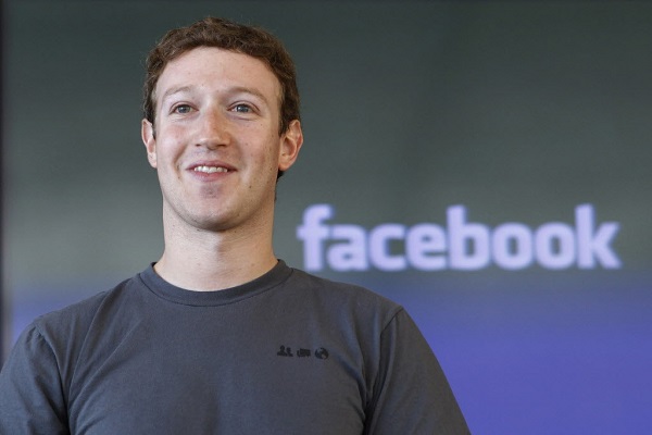 رئيس موقع فايسبوك التنفيذي مارك زوكربيرغ
