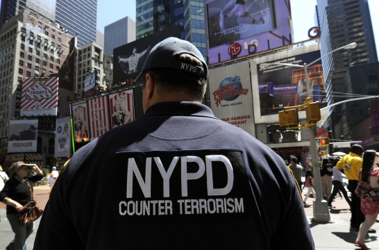 شرطة نيويورك تبحث عن رجل حاول إحراق مسلمة