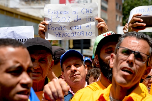 المعارضة الفنزويلية تجد صعوبة في حشد متظاهرين