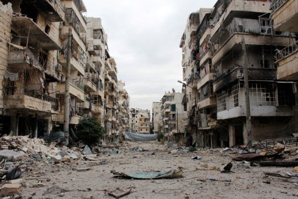 حرائق في احياء حلب ومساع دولية لانقاذ الهدنة