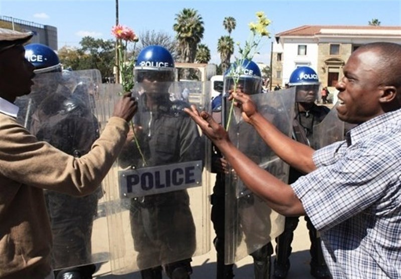 المعارضة تتحدى موغابي في الشارع رغم منع التظاهر