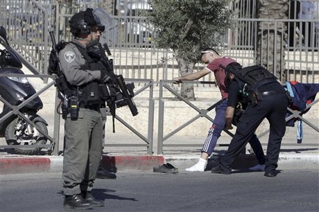 مقتل فلسطيني حاول طعن جندي في الضفة الغربية