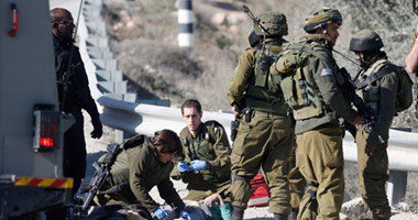 مقتل فلسطيني وجرح آخر بعد محاولتهما طعن جنود اسرائيليين في الخليل