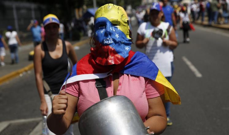 المعارضة الفنزويلية تطالب باستفتاء لرحيل مادورو
