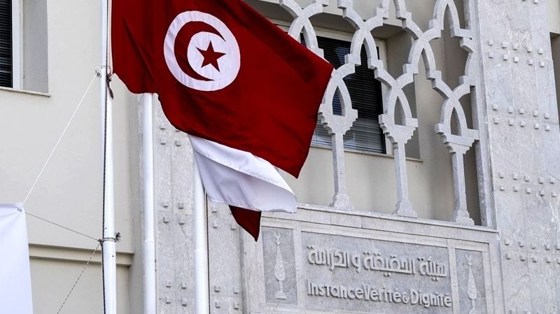 تونس تعلق اجراءات 