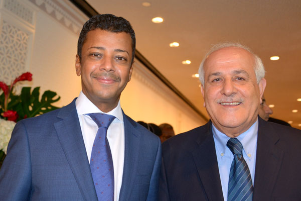 المندوب الدائم للبحرين لدى الأمم المتحدة جمال فارس الرويعي مع سفير فلسطين لدى الأمم المتحدة رياض منصور حسين