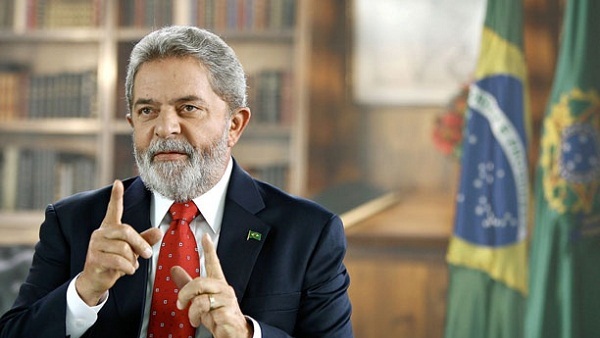 لولا يلمح إلى ترشحه لرئاسة البرازيل في 2018