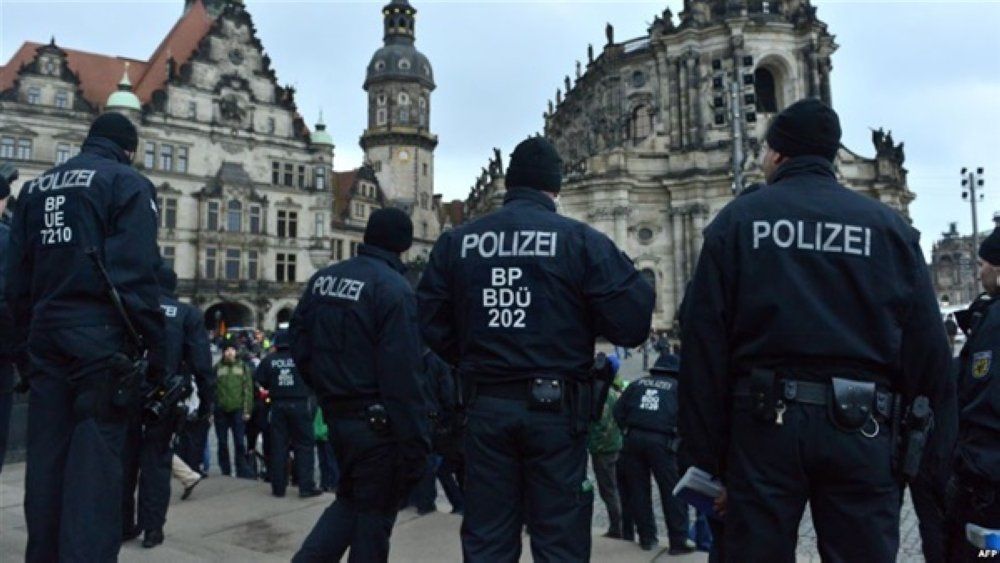 هجومان بالقنابل يستهدفان مسجدًا ومركز مؤتمرات في ألمانيا