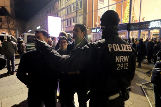 الشرطة في كولونيا الالمانية تخضع مئات الاشخاص للتفتيش