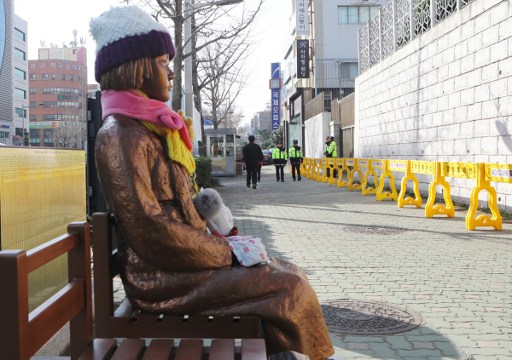 اليابان تستدعي سفيرها لدى سيول احتجاجا على تمثال (نساء المتعة)