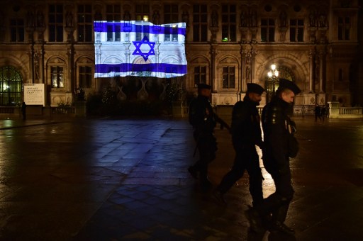 بلدية باريس تضيء واجهتها بعلم اسرائيل بعد هجوم القدس
