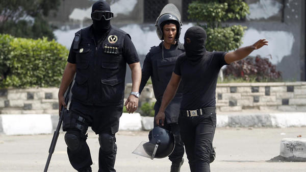 مقتل 8 شرطيين في هجوم بشاحنة مفخخة في سيناء