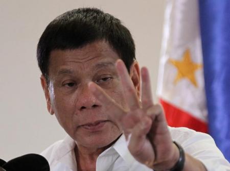 الرئيس الفيليبيني يهدد باعلان الاحكام العرفية