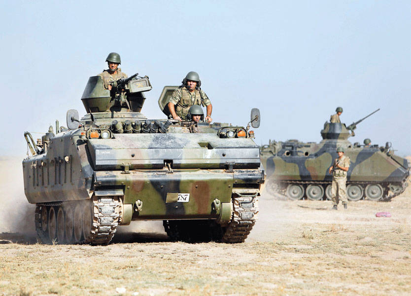 تركيا تعتقل جنودًا بتهمة «مساعدة تنظيم إرهابي»