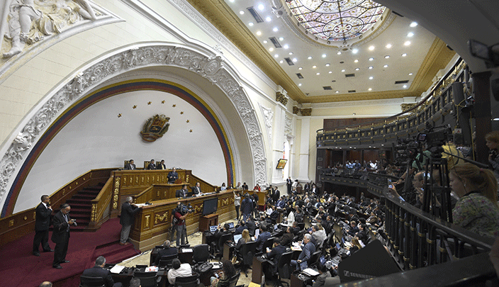 برلمان فنزويلا يناقش مسألة التزام مادورو بمهام الرئاسة