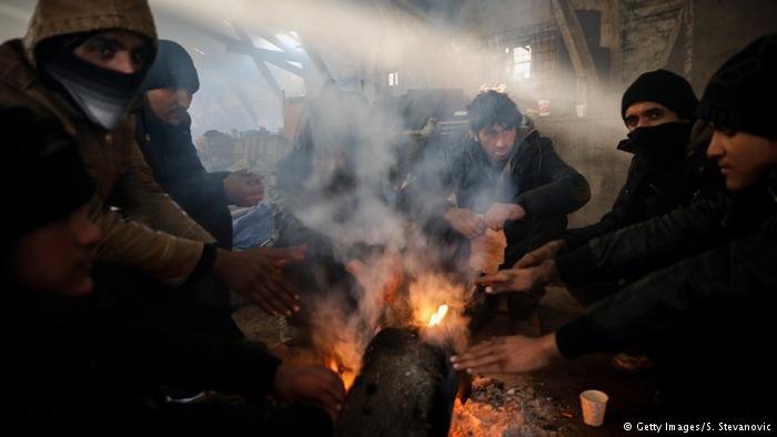 لاجئون في بلغراد يعانون من البرد القارس والحشرات