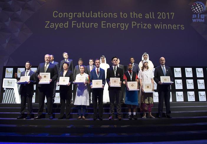 محمد بن زايد يكرم الفائزين بجائزة زايد لطاقة المستقبل 2017