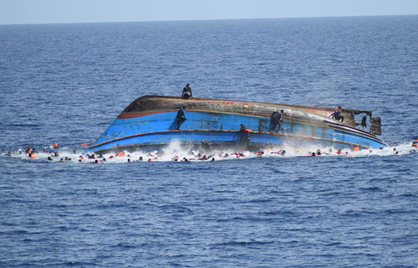 180 مفقودًا إثر غرق مركب مهاجرين السبت في المتوسط