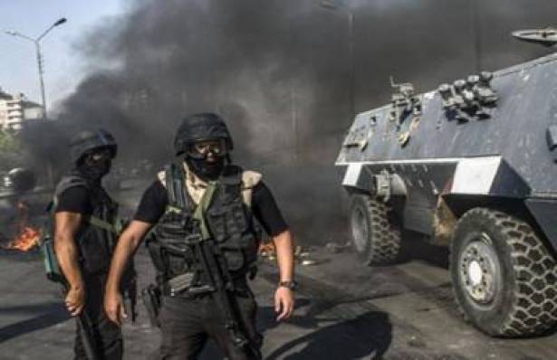 مقتل 8 شرطيين مصريين في هجوم مسلح في الجنوب