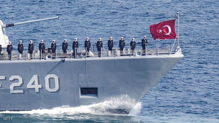 مواجهة قصيرة بين بوارج يونانية وتركية في بحر ايجه
