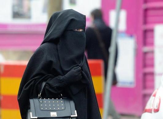 محكمة تشيكية ترفض شكوى صومالية منعت من ارتداء الحجاب