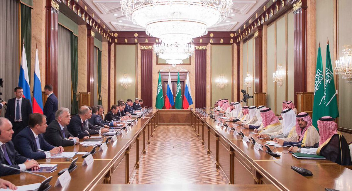 جانب من جلسة المحادثات السعودية الروسية 
