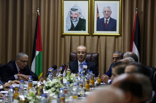 الحكومة الفلسطينية تعقد اول اجتماع لها في غزة منذ العام 2014