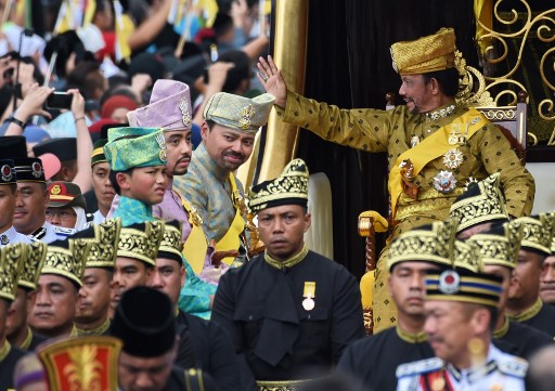 سلطان بروناي يحتفل بالعيد الخمسين لاعتلائه العرش