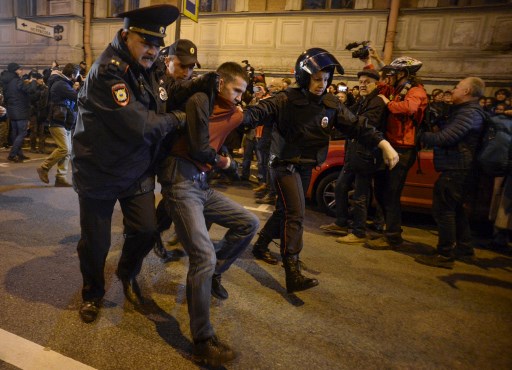 الشرطة تعتقل 200 شخص خلال تظاهرة مناهضة لبوتين في سان بطرسبورغ