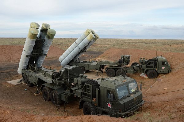 موسكو تبيع أنظمة صواريخ اس-400 للرياض
