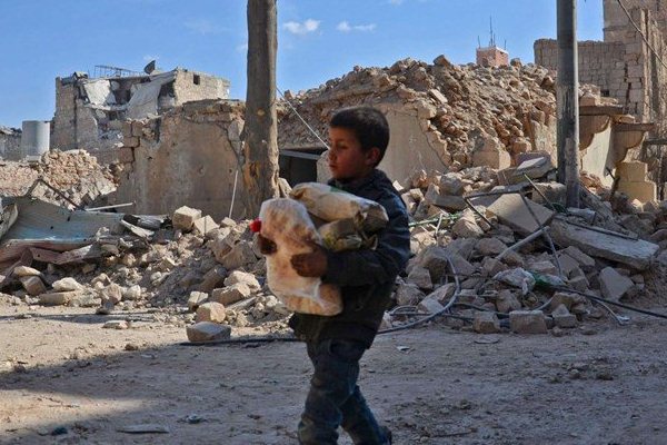 مقتل 14 مدنياً في غارات روسية قرب الميادين في شرق سوريا