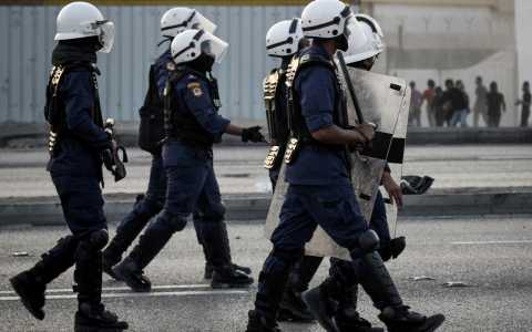 إصابة خمسة من الشرطة في البحرين في انفجار