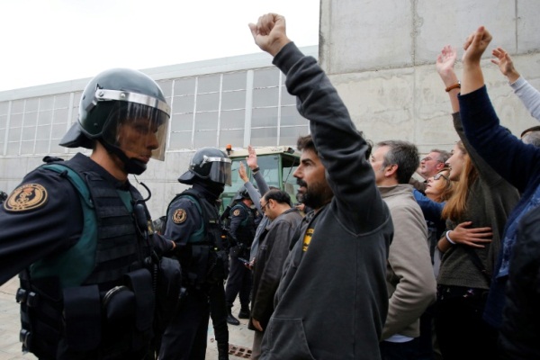 آلاف المتظاهرين في كاتالونيا ضد عنف الشرطة الاسبانية