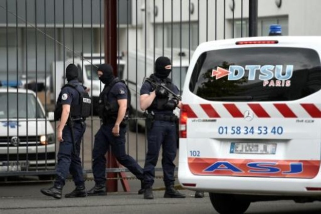 خمسة موقوفين بعد العثور على عبوة بدائية الصنع في باريس