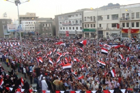 اليمنيون يحتفلون بذكرى 