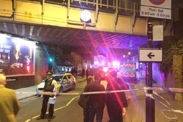 مقتل شخص وجرح 2 بحادث طعن أمام محطة 